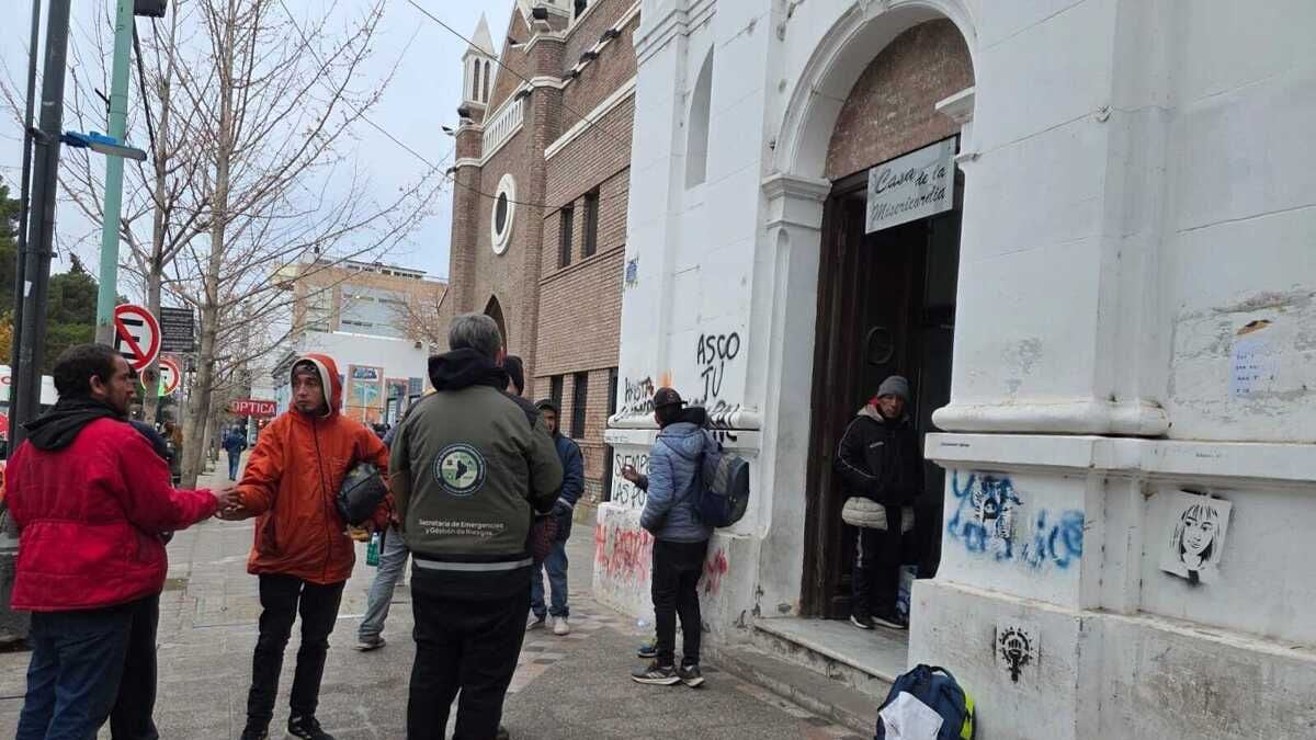 El parador neuquino se planta: 400 atendidos en dos meses y ahora quiere ir por todo el año