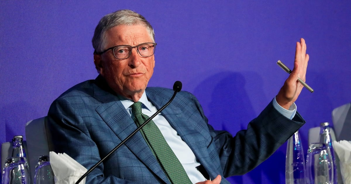 Bill Gates advirtió que la inteligencia artificial puede ampliar la equidad global o profundizar las desigualdades, según cómo se gestionen los próximos años