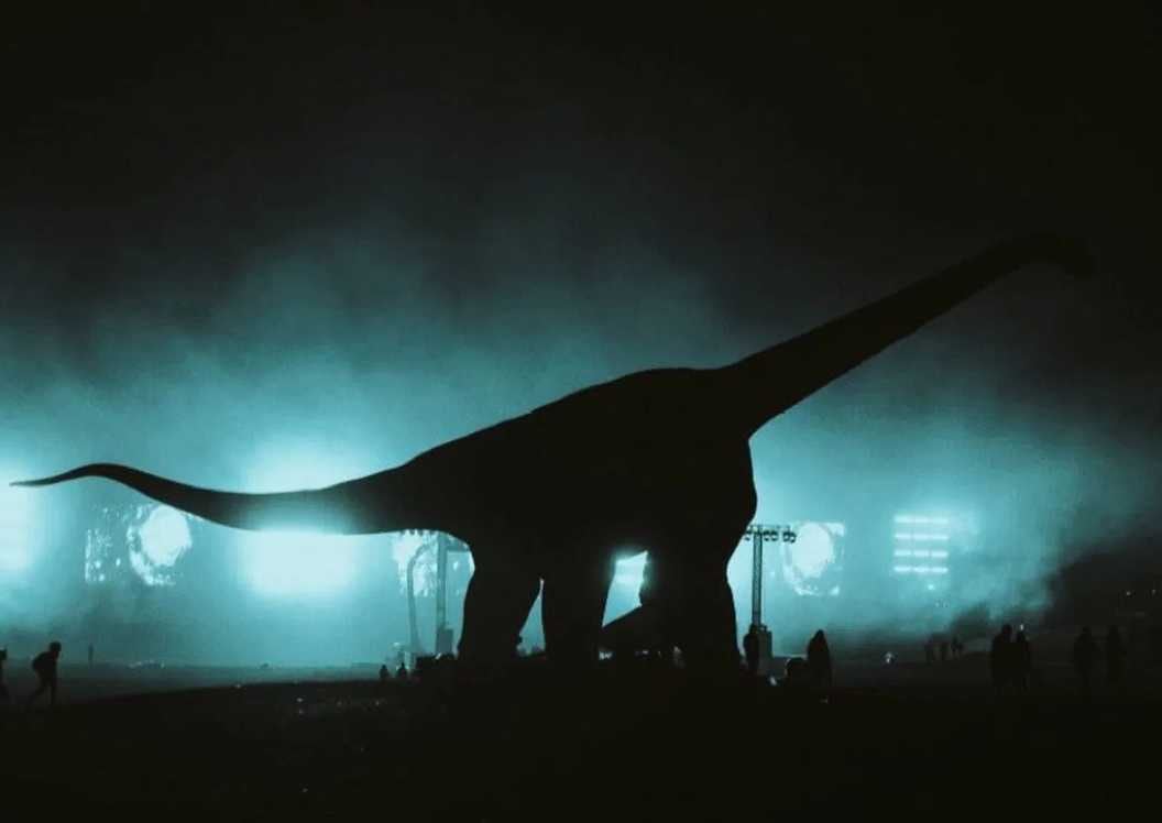 Dinosaurios en la vereda: Abrams sale a defender la apuesta más íntima de su última película