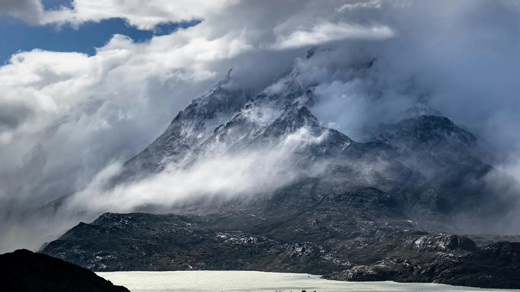 Neuquén amanece con viento y cielo gris en el cierre de la semana más fría del mes