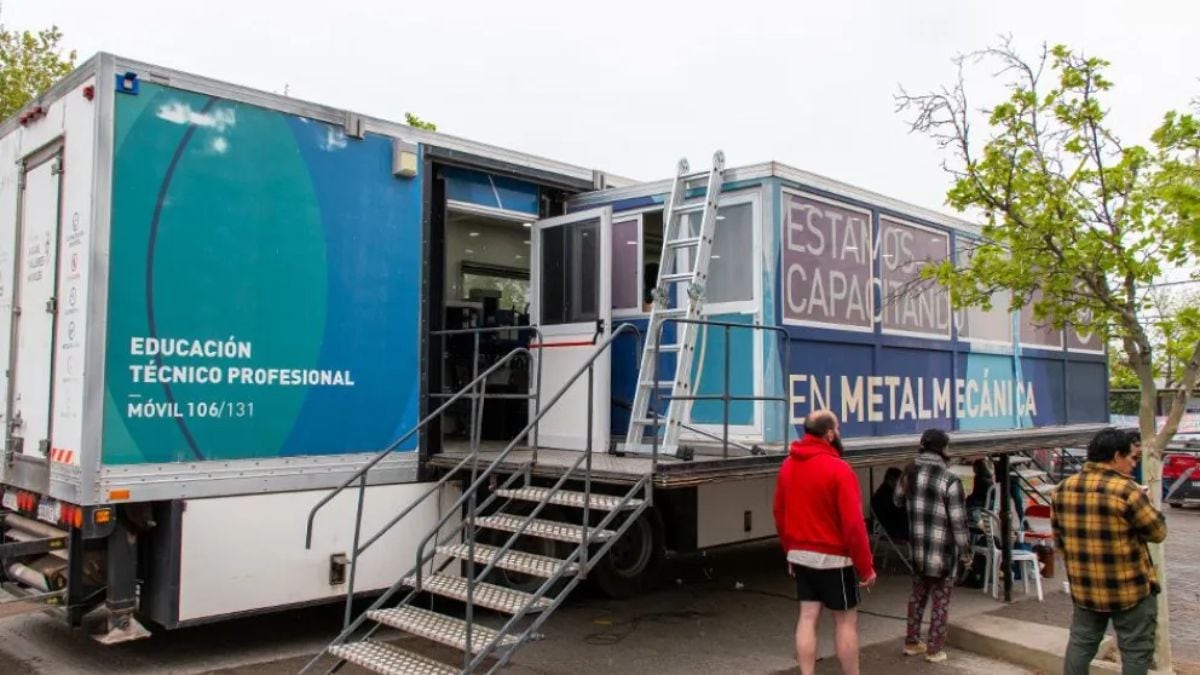 Aulas itinerantes de Neuquén llevan formación profesional a once localidades donde antes no llegaba la oferta