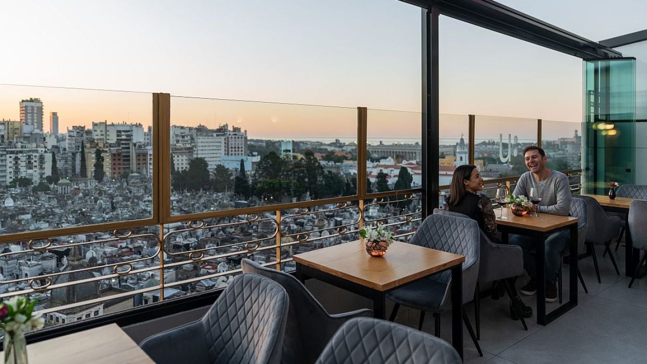 Una terraza escondida sobre Junín para mirar el cementerio de Recoleta desde otro ángulo