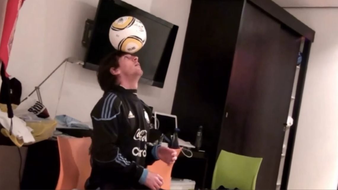 A quince años de aquella habitación en Pretoria: Messi, la Jabulani y los pies desnudos que dejaron mudos a sus compañeros