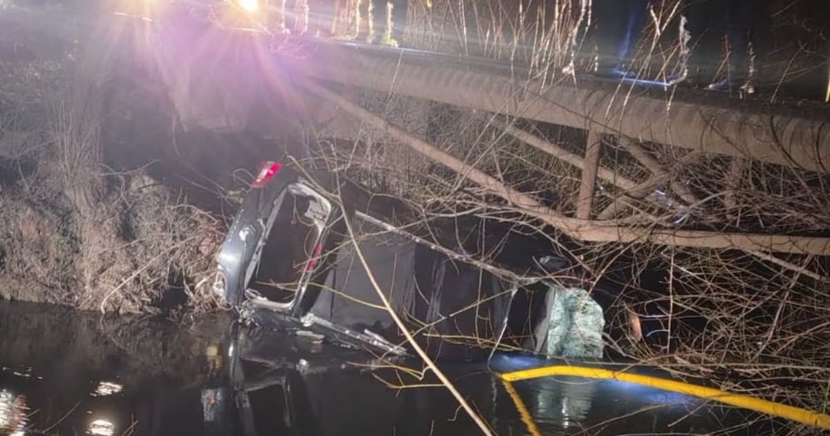 Continúa la búsqueda del menor arrastrado por un canal de riego en Río Negro