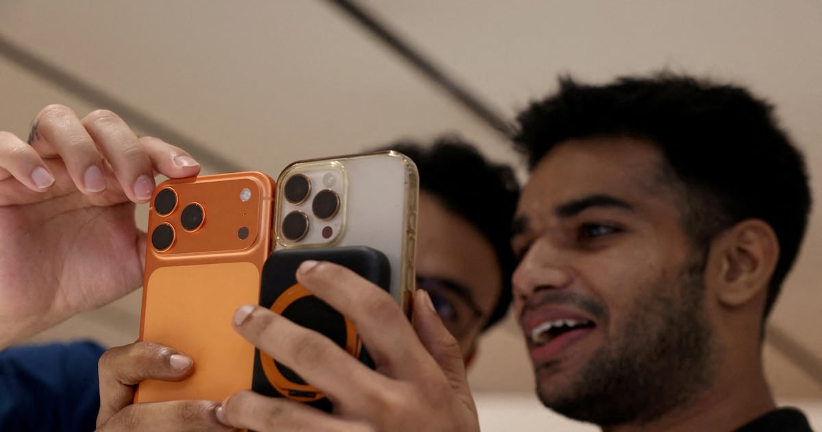 iOS 27 sumaría una opción para mudar la línea entre dos iPhone sin tocar la tarjeta SIM