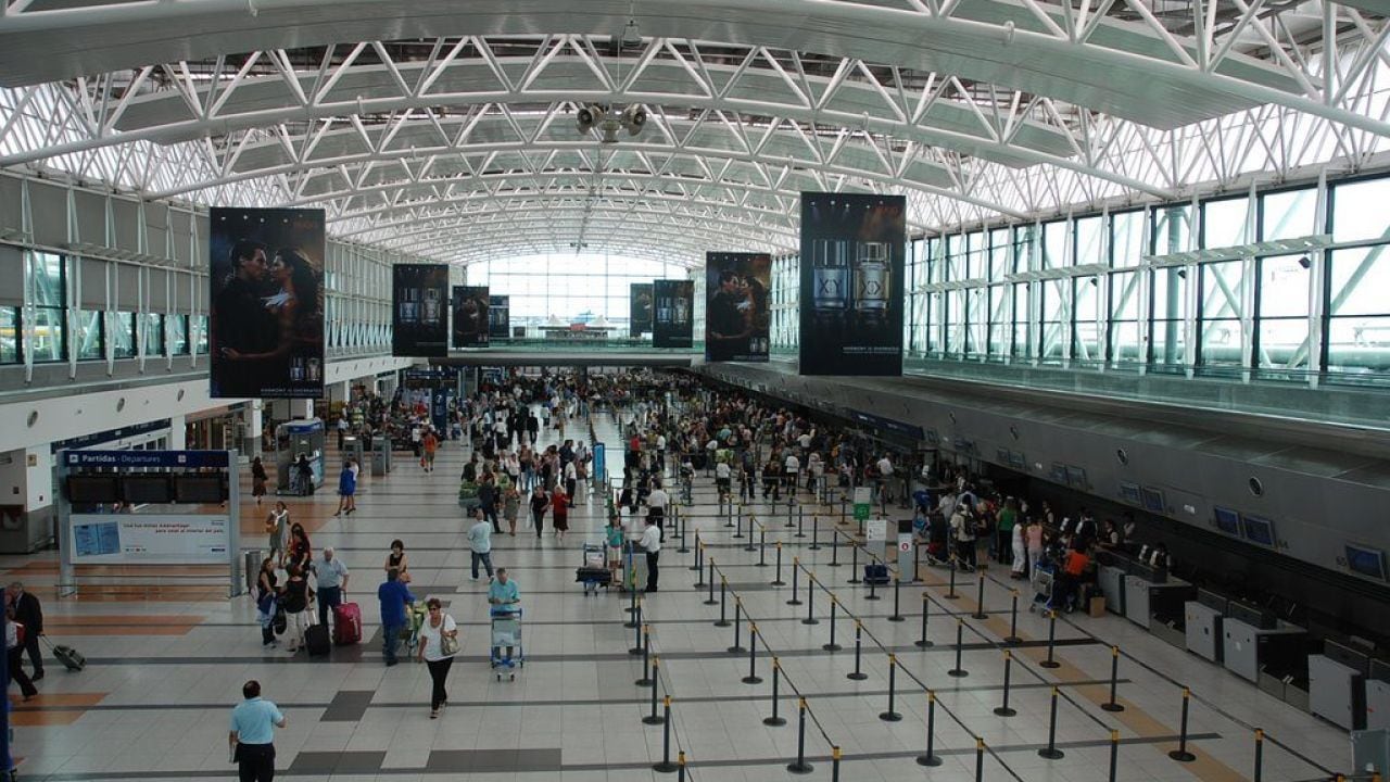 American Airlines suma tres joyas europeas para el verano 2027 y renueva sus cabinas con tecnología satelital