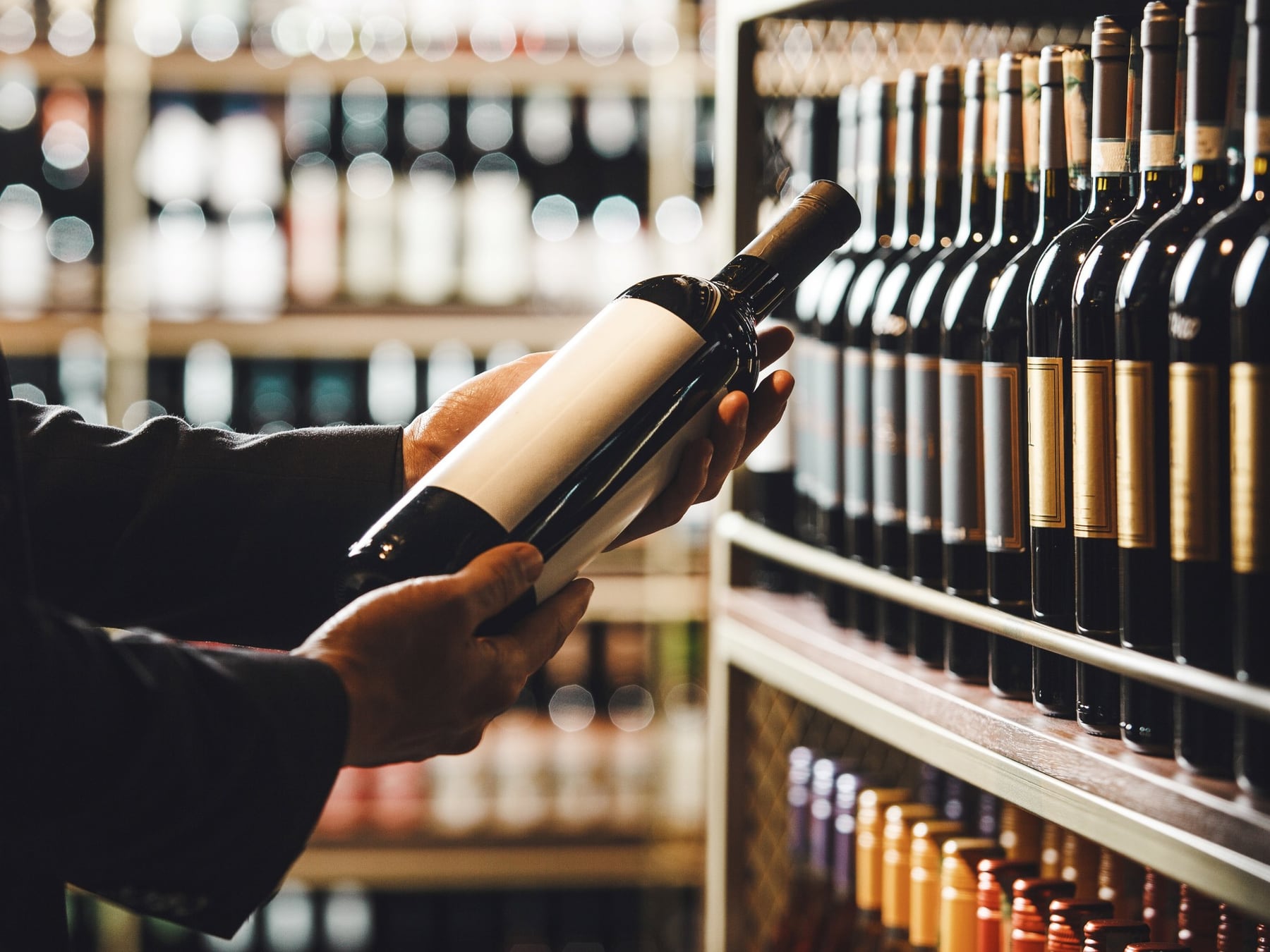 Añada, blend, tardío y otras palabras de las etiquetas de vino: qué significan y hasta dónde te sirven para elegir