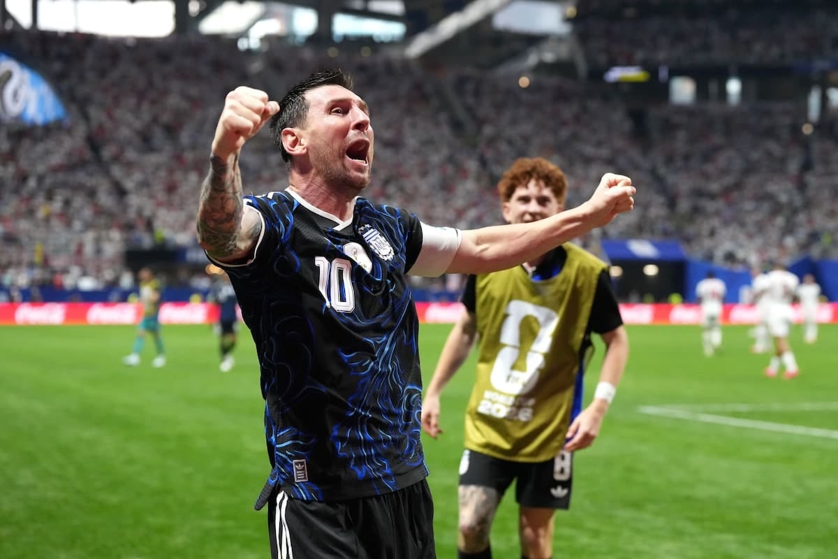 Messi volvió a la foto y la pregunta de siempre: alcanza con ser Messi para ganar otra vez