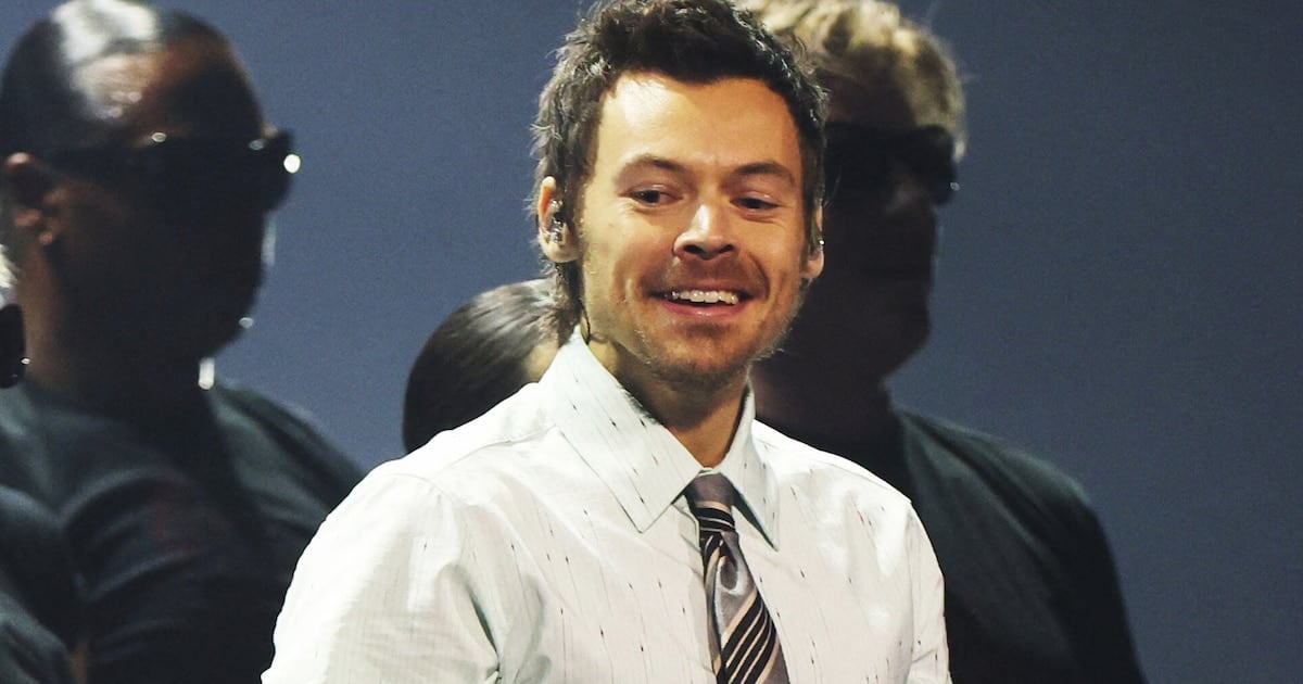 Ca7riel y Paco Amoroso se suben al escenario del AT&T Stadium para abrir dos noches de Harry Styles en Dallas