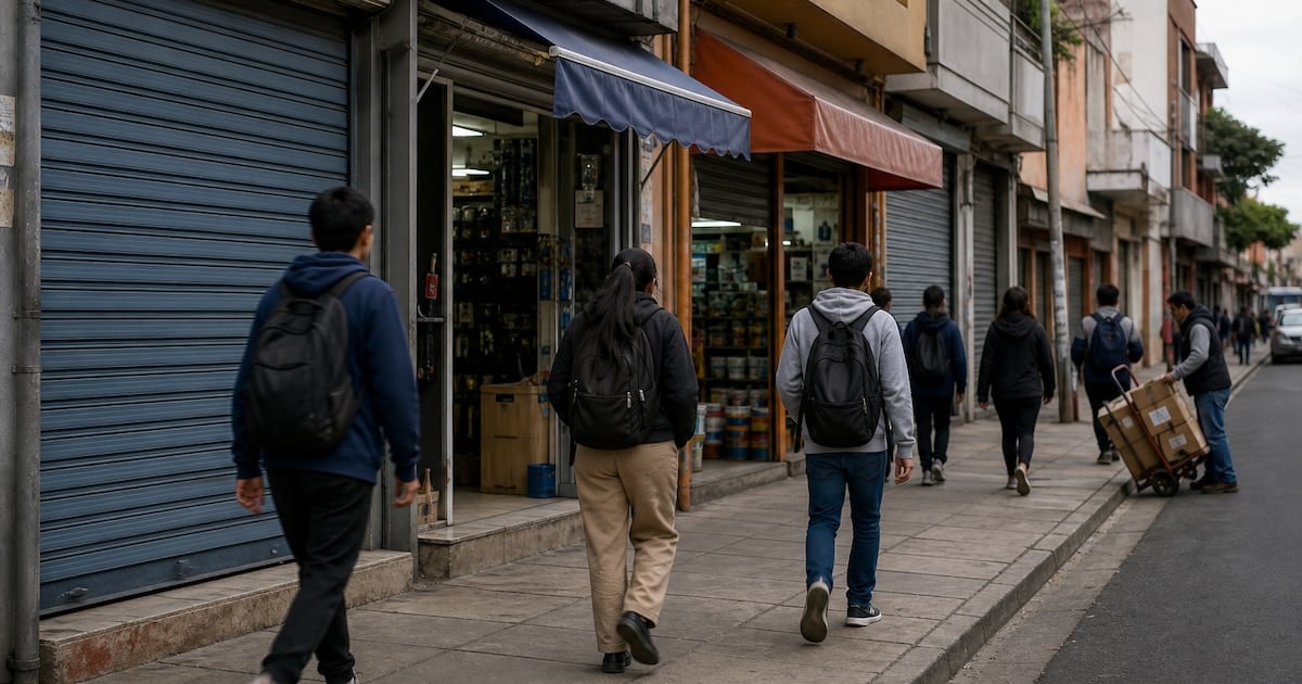 El empleo formal acumula una sangría de más de 354 mil puestos desde fines de 2023 y la industria ya encadena 20 meses en rojo