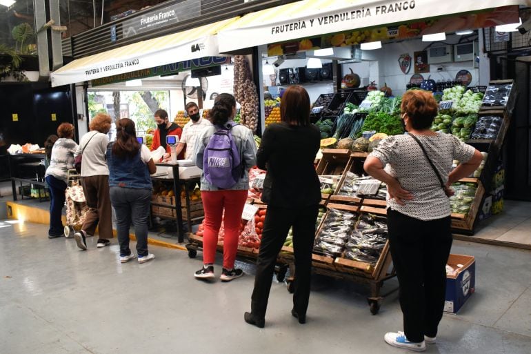 La inflación de agosto marcó 1,7% y se consolidó como la más baja en más de un año, según el INDEC