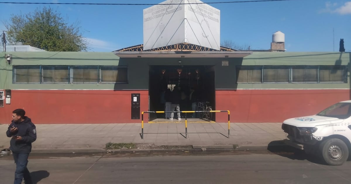 Un revólver en la mochila: un alumno de 15 años provocó un disparo accidental en una escuela de La Matanza