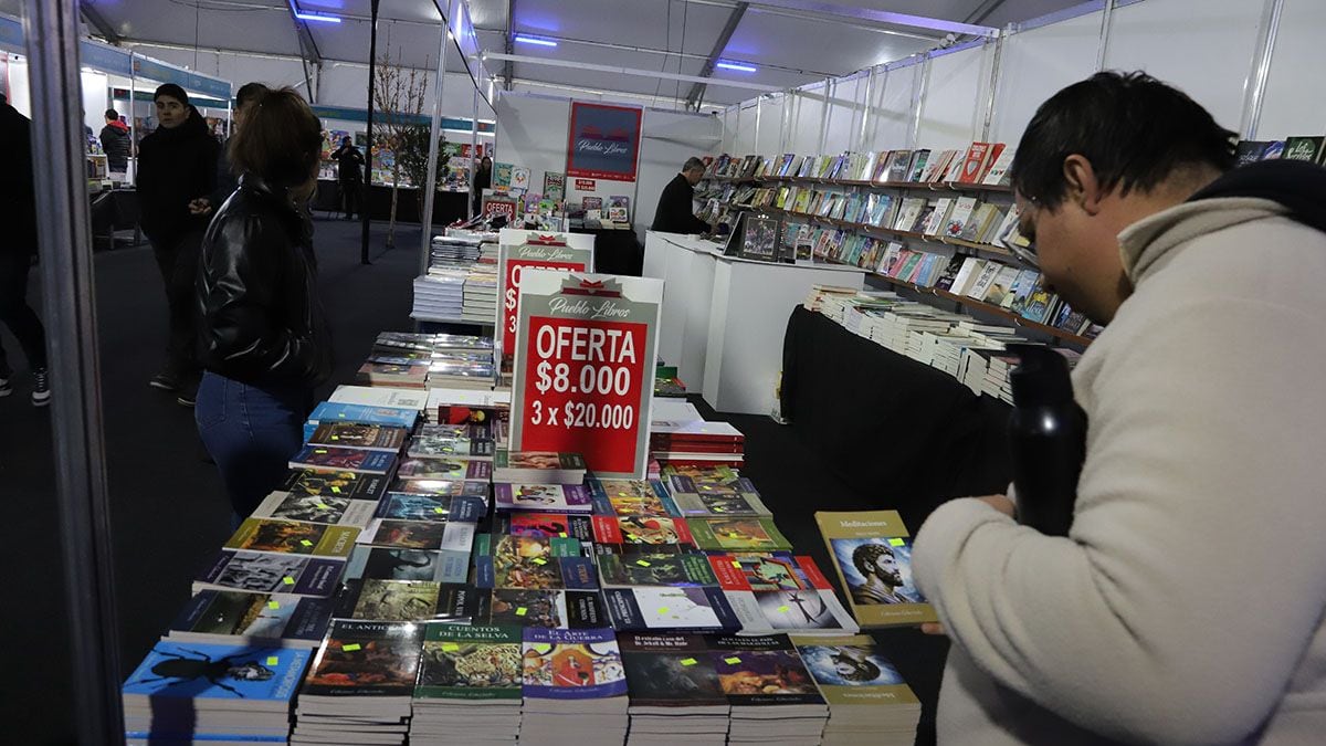 Una vuelta por la Feria del Libro de Neuquén entre talleres, conversaciones y teatro hasta el domingo