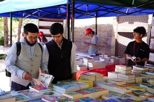 La Feria del Libro de Neuquén se despide con precios amigables y un fin de semana a pleno pulseada cultural