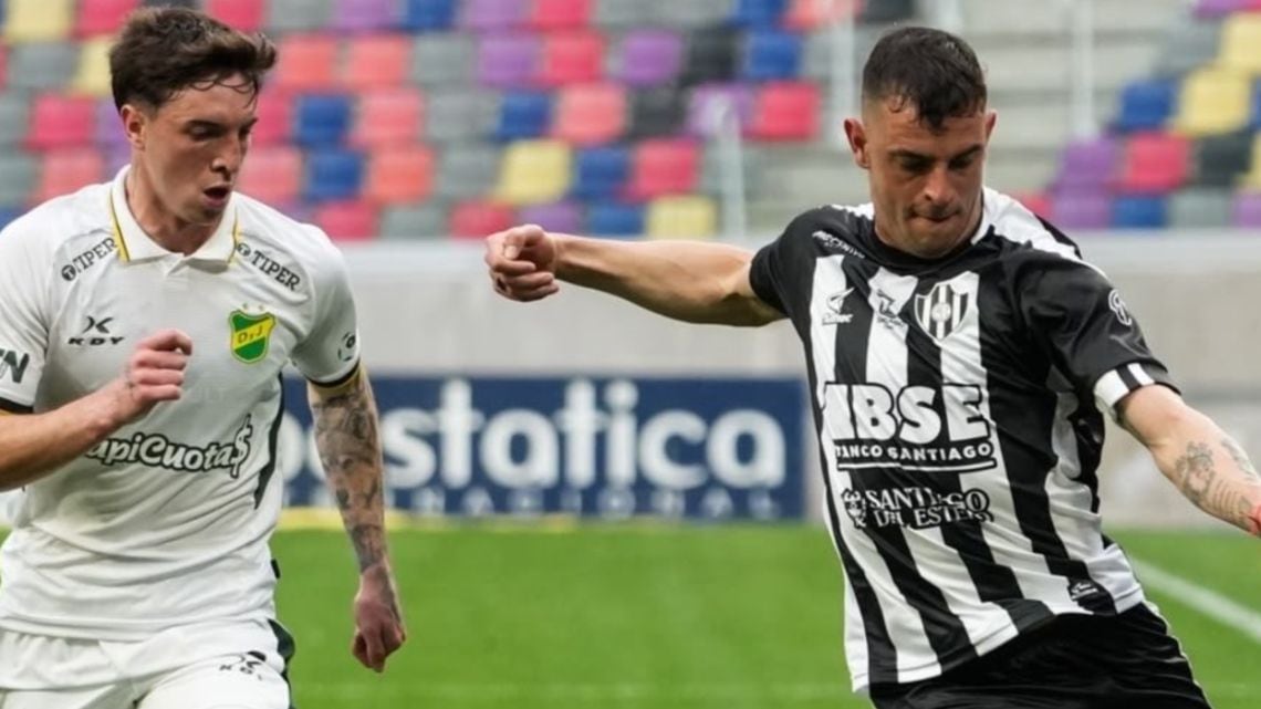 Central Córdoba lo empató en la última bola, con un penal repetido y la bronca del Halcón