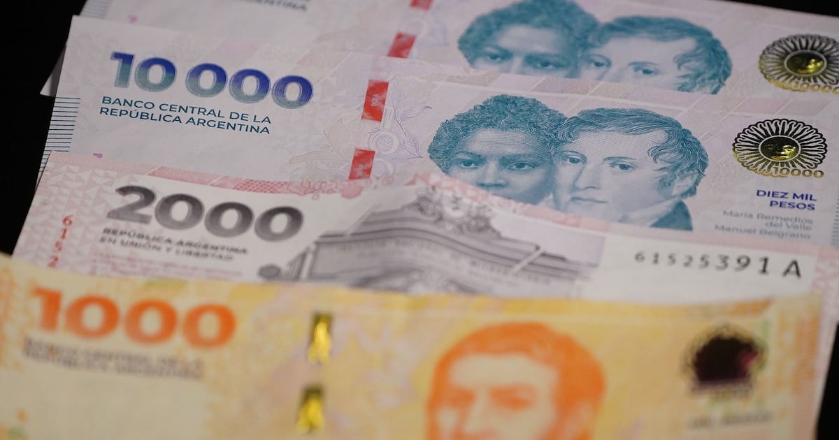 Mil pesos al borde de la irrelevancia: el billete que ya no alcanza ni para un kilo de pan