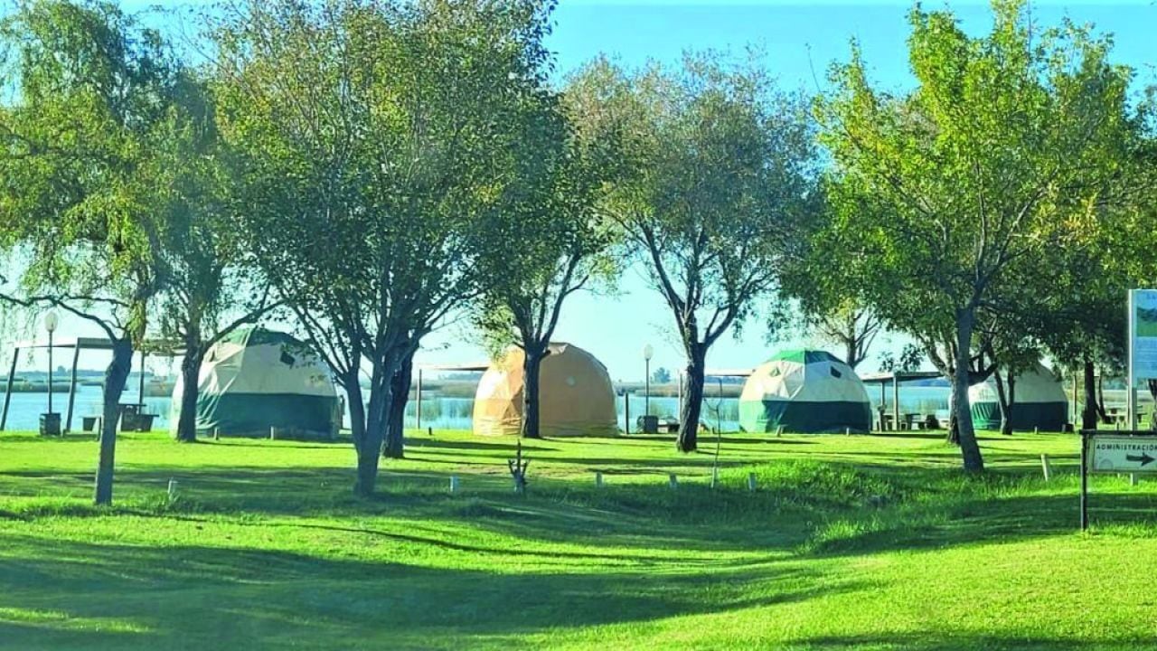 Cinco glampings en la provincia de Buenos Aires para dormir en medio de lagunas, sierras, bosques y playas