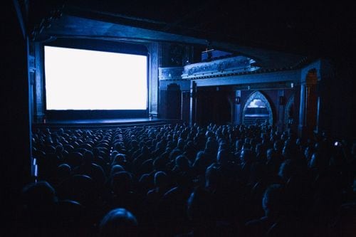 Cine argentino en tiempo de discusión: los números que presentó el INCAA y la mirada disonante de Dolores Fonzi