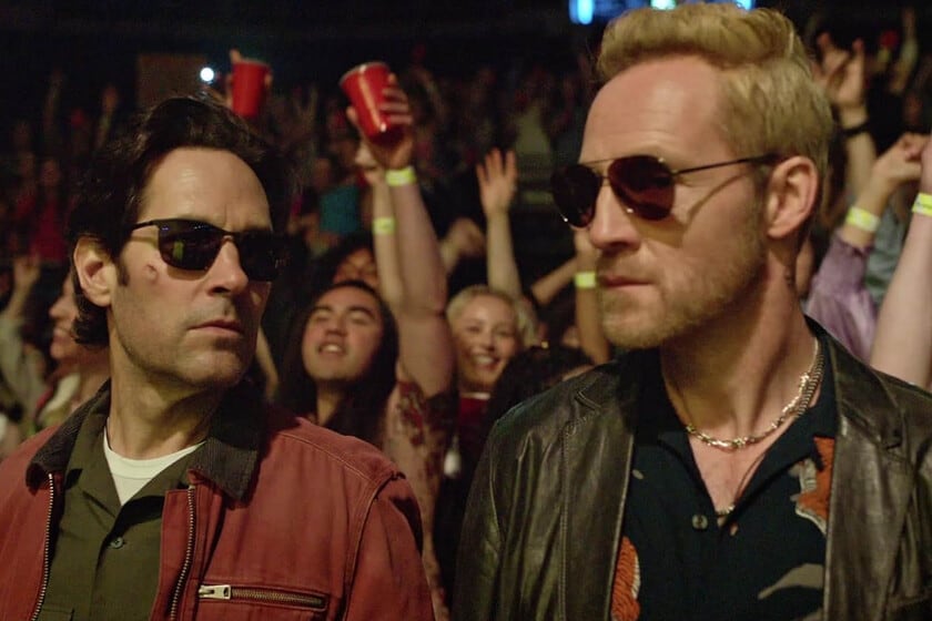 Una canción escrita a medias y un crédito que se borra: así llega a HBO Max la comedia musical con Paul Rudd y Nick Jonas