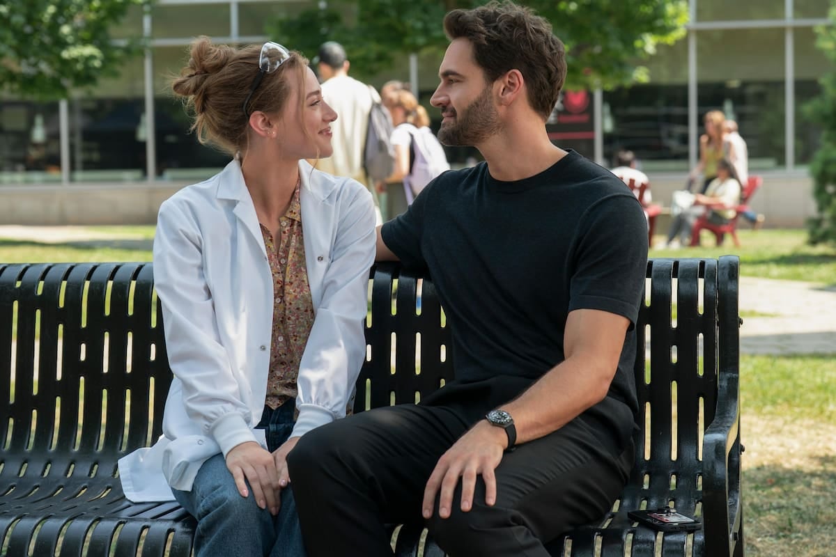 Llega a Prime Video «La hipótesis del amor», la comedia romántica científica que ya sedujo a miles de lectoras