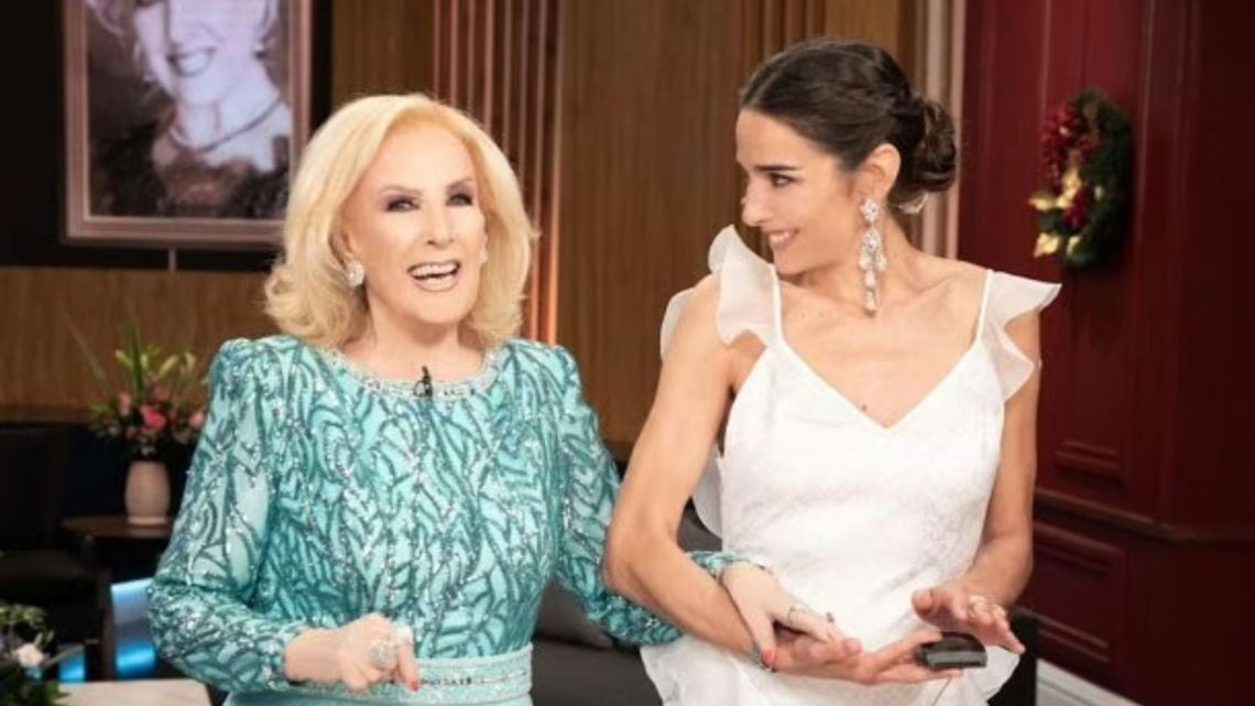 Juana Viale se queda en el sillón de Mirtha: la hija sigue al frente de los dos ciclos mientras Legrand pelea por dejar el sanatorio