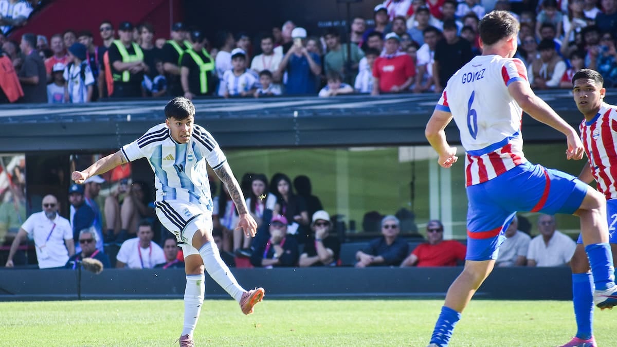 La Albiceleste chocó contra el palo y el cero: con Paraguay, la medalla de oro se define desde los doce pasos