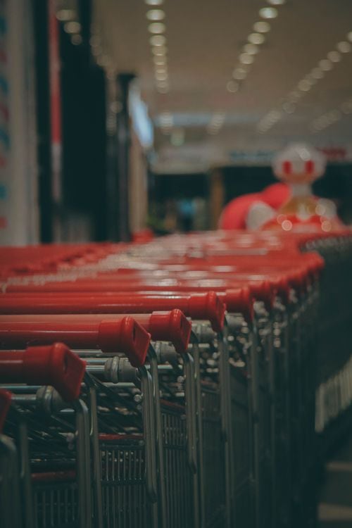 El lunes 28 puede encontrar a los supermercados con la persiana baja: por qué y qué pasa con los empleados que igual trabajen