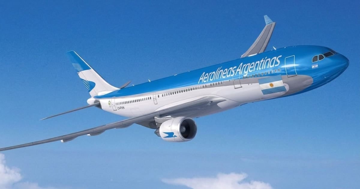 Aerolíneas Argentinas refuerza su red para el verano 2027 y los precios muestran diferencias marcadas frente a la competencia