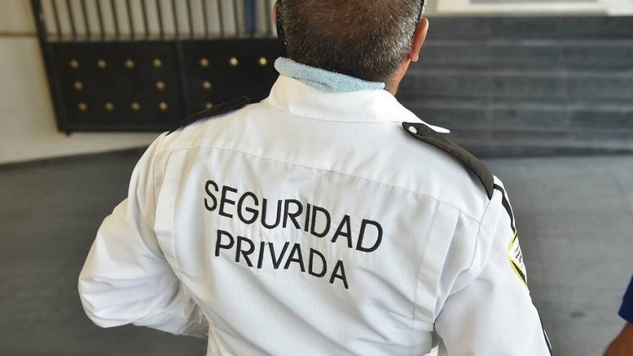 Sueldo de vigilador privado en octubre: básico de $1.053.200 y un total conformado que roza los $1,84 millones