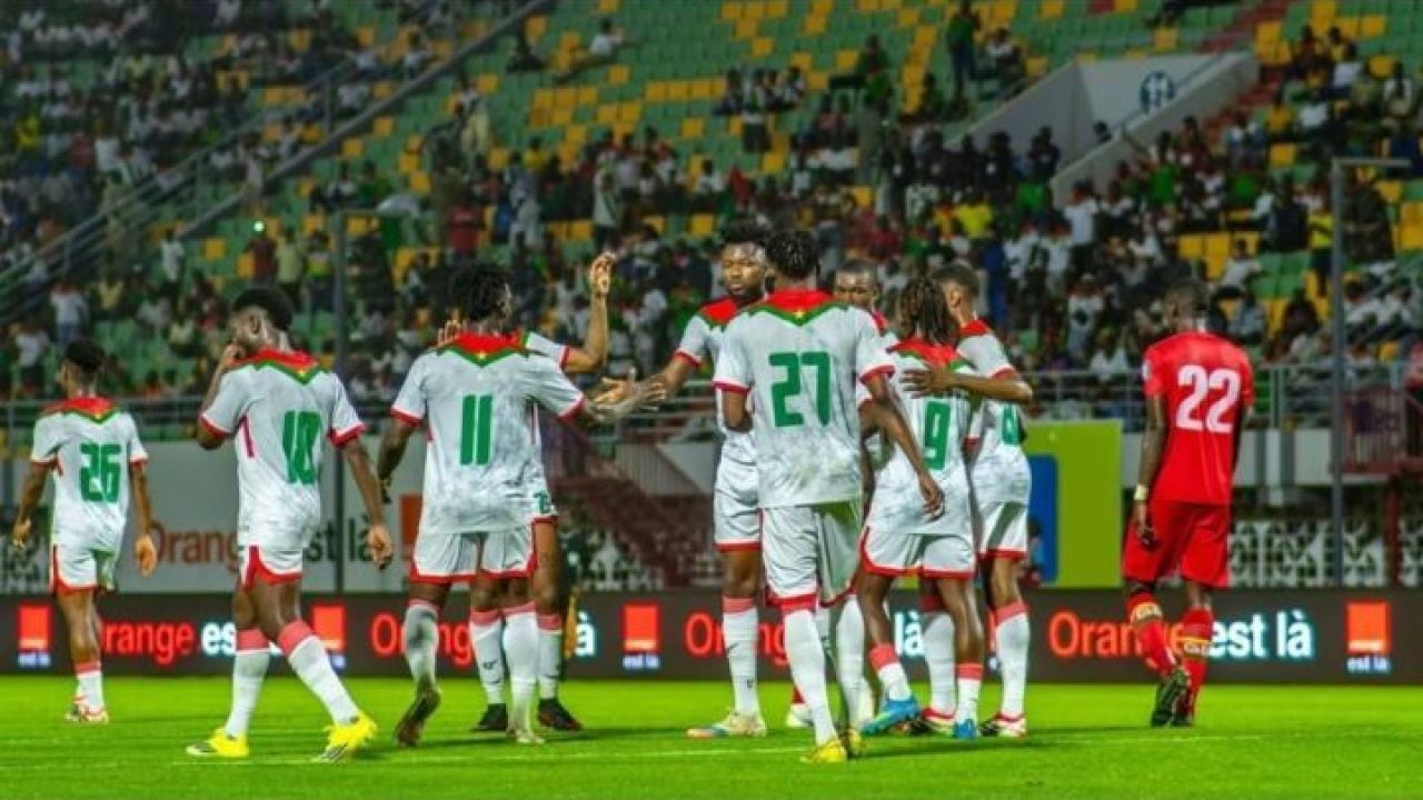 Siete sopapos y una despedida a los tiros: Argentina pasó por encima al Burkina que vino a colgarse del travesaño