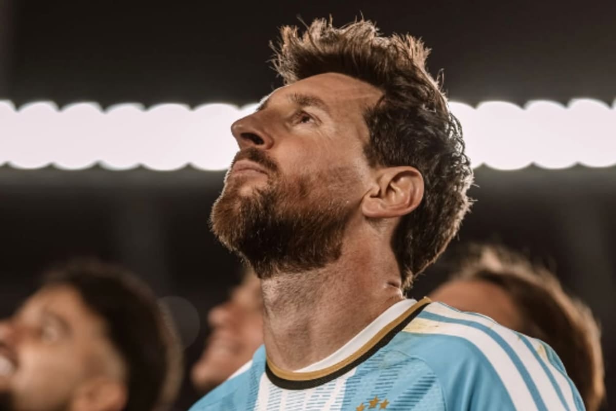 La última función del diez: Messi se quitó la celeste y blanca en el Monumental y dejó un tendal de emociones