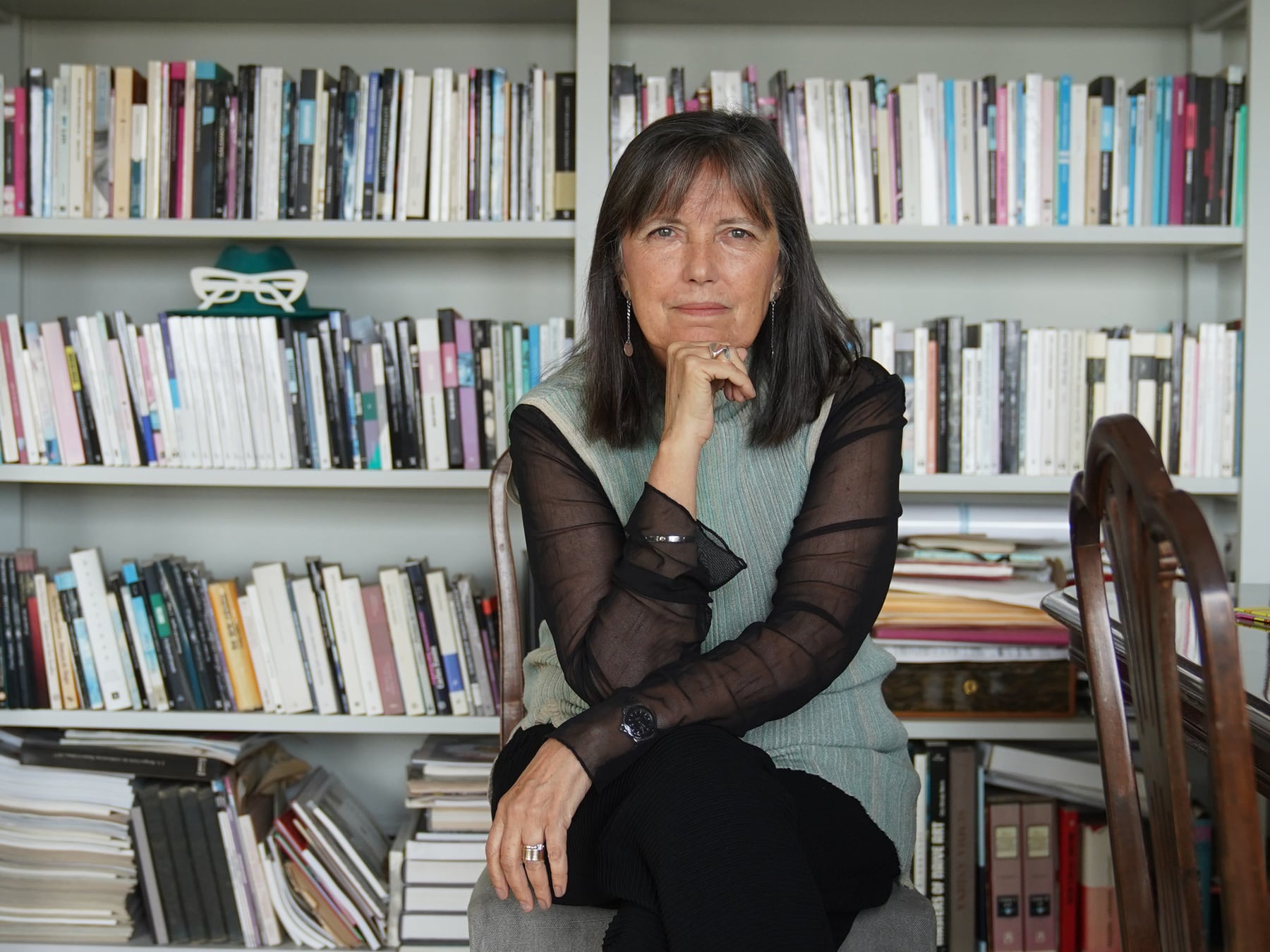 Claudia Piñeiro vuelve a la novela con El canto invisible y un secreto que cruza la amistad