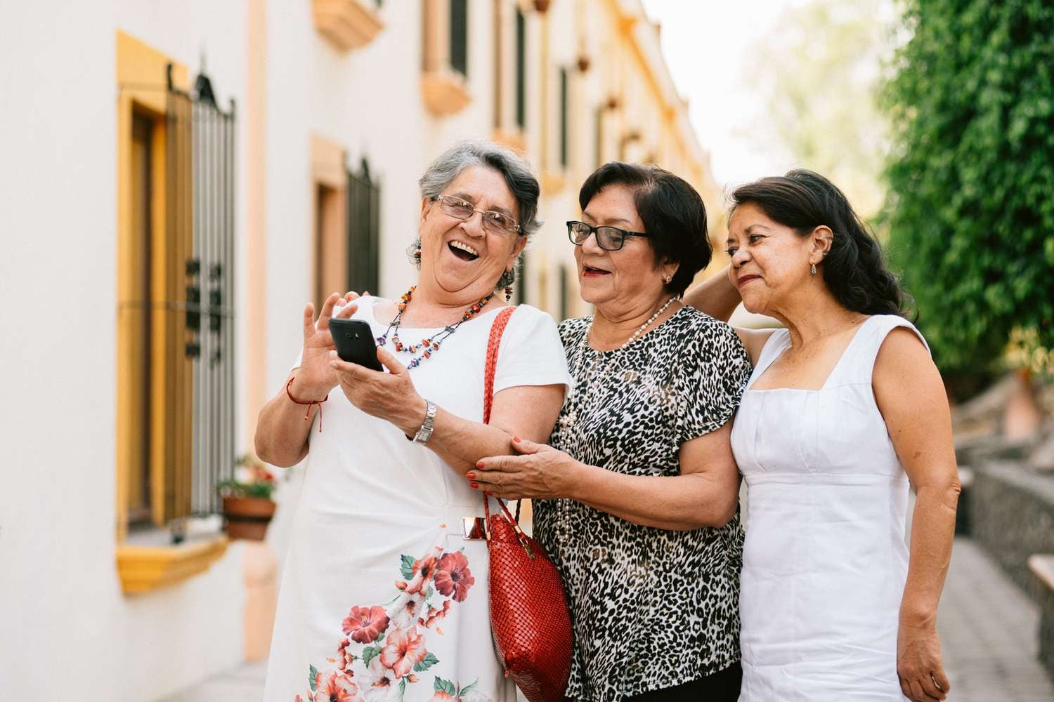 Dos amigas texanas de 85 años, a punto de iniciar una nueva etapa de viajes por Asia tras recorrer medio mundo juntas