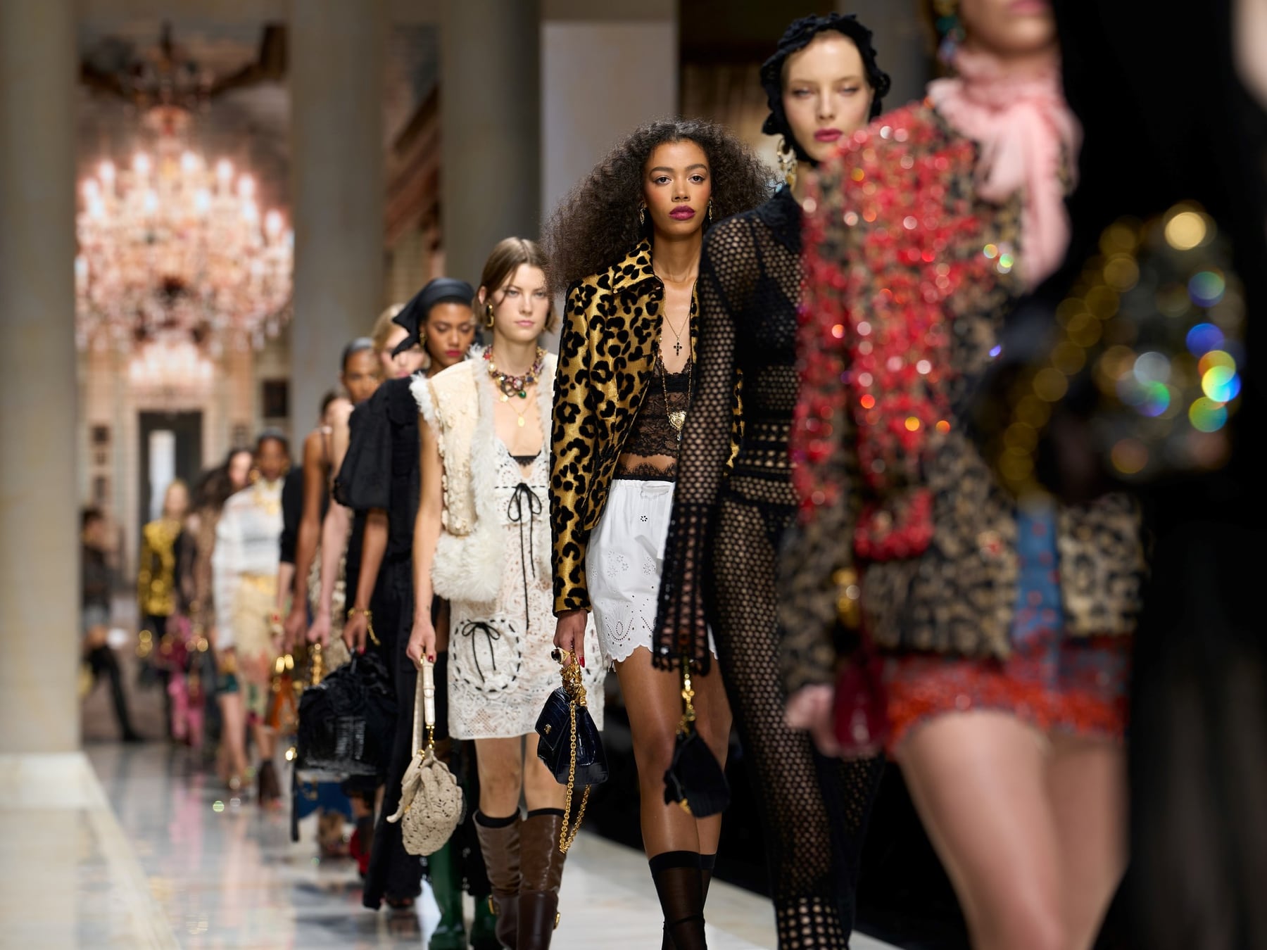 Semana de la Moda de Milán: faldas, brillos y maximalismo marcan la temporada primavera-verano 2027