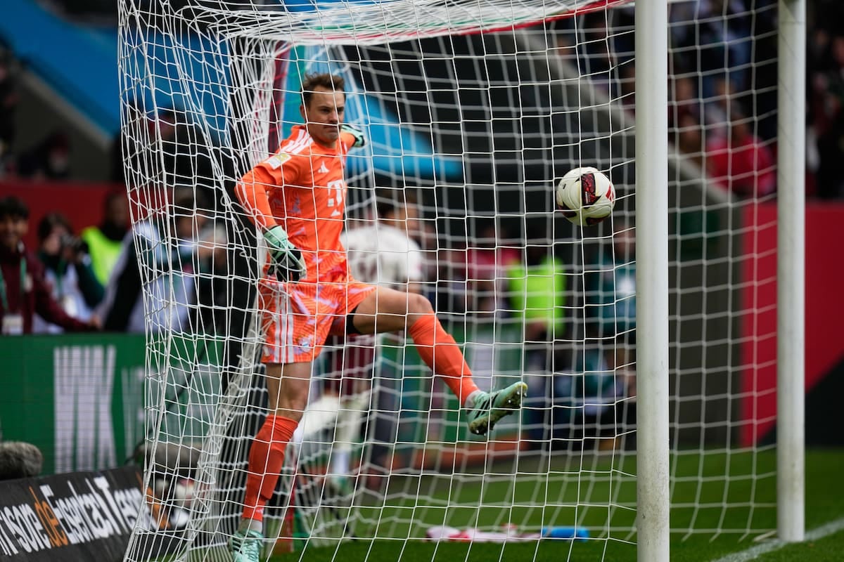 A Neuer se le quemó el papelón y Bayern se volvió de Augsburgo con las manos vacías de puntos