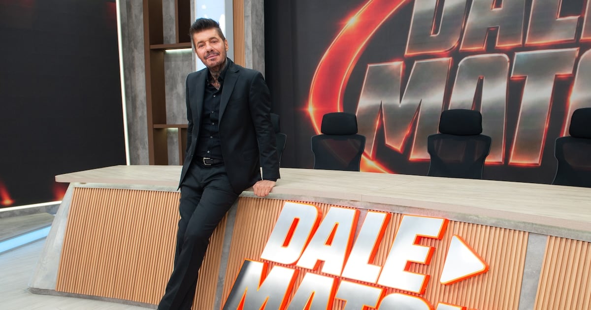Tinelli vuelve a las pantallas con un doblete diario: humor en vivo por streaming y el reality de su propia familia