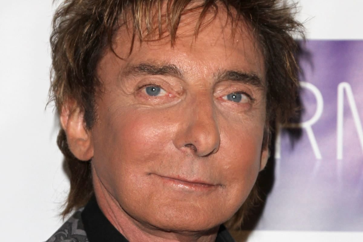 Barry Manilow otra vez en jaque: una bronquitis lo bajó del escenario en Las Vegas y vuelve a encender las alarmas