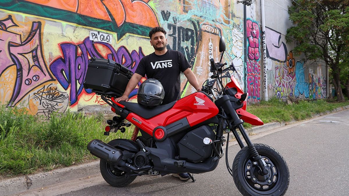 Un mecánico neuquino liquida su taller, le deja la plata a su hijo y se lanza en moto hasta Alaska