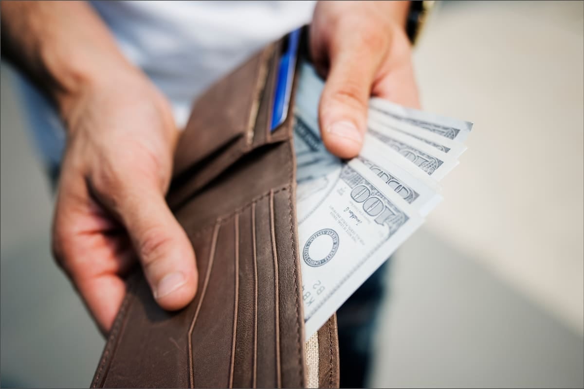 El dólar oficial y el blue terminaron casi empatados y la inflación porteña volvió a acelerarse
