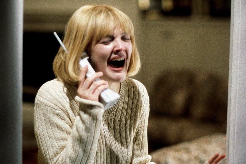 El silencio del set y un mechero imaginario: así le arrancó Wes Craven lágrimas reales a Drew Barrymore en la escena más shocking de Scream