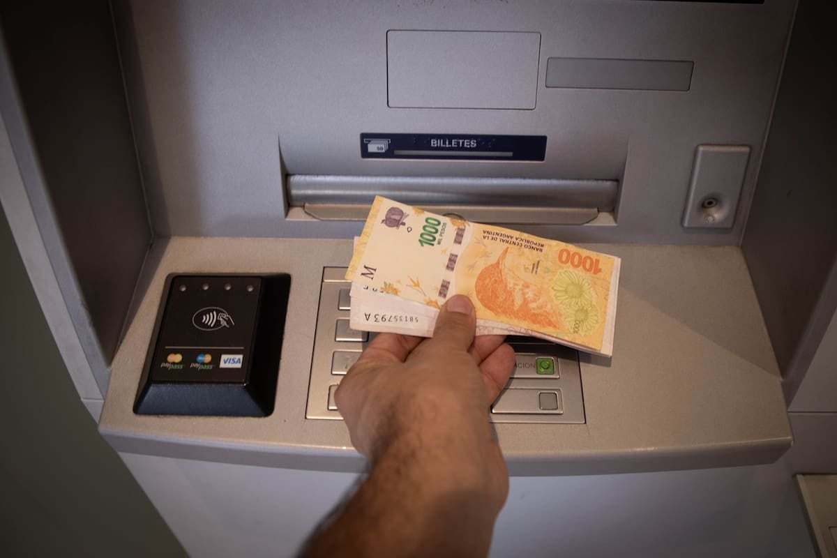 La banca argentina dejó sin actividad a 672 sucursales en siete años y reordena su presencia en el país