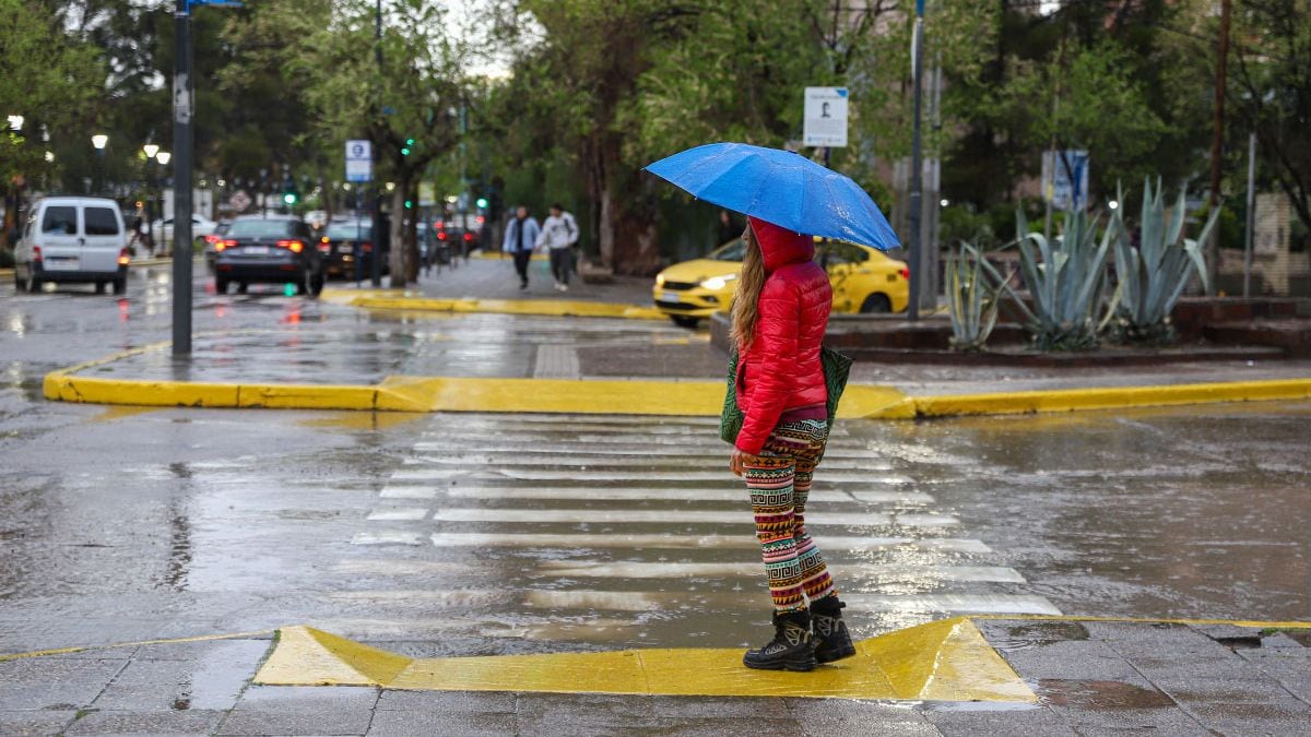 Alerta naranja por tormentas fuertes en Neuquén: seis departamentos del interior, bajo riesgo elevado durante la tarde y la noche