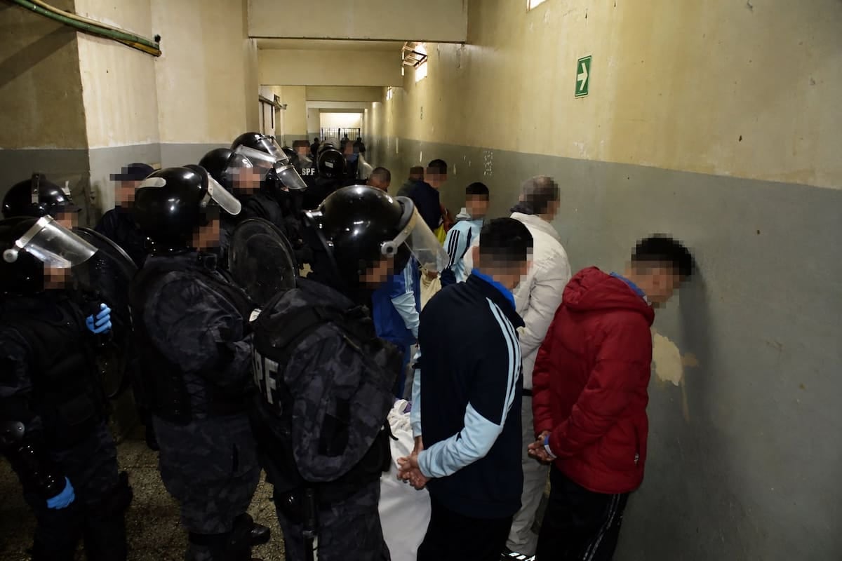 Arrancó el vaciamiento del penal de Devoto: 326 internos ya fueron derivados al nuevo complejo de Marcos Paz