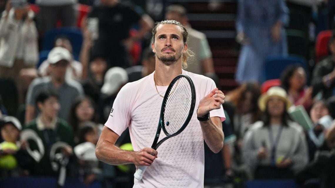 Zverev zafó del show de Bublik y va por De Miñaur en Shanghái