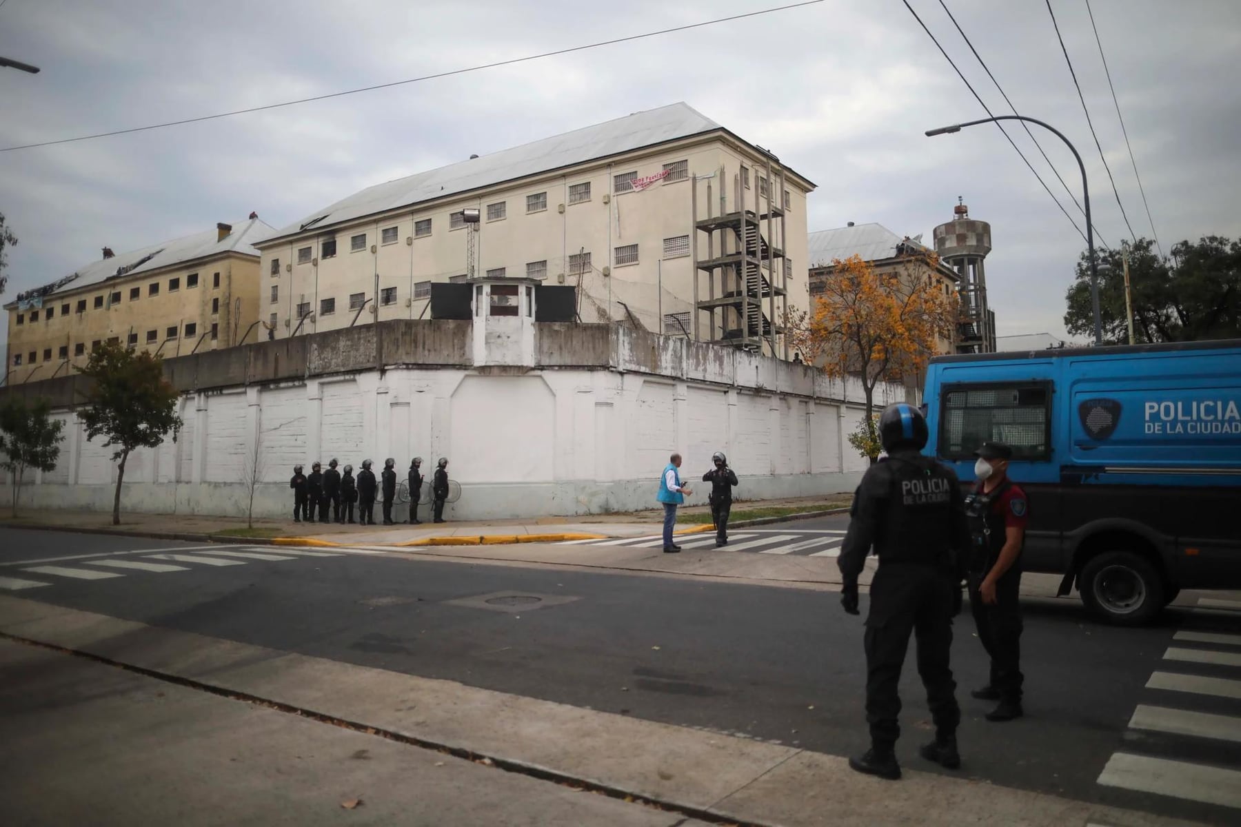 Devoto se vacía: ya trasladaron al 60% de los internos a Marcos Paz y crecen los reclamos por las pertenencias