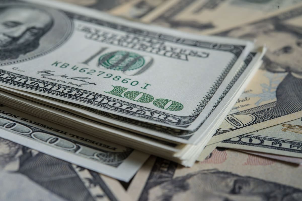 El techo de la banda cambiaria se recalcula y el dólar mayorista queda cada vez más lejos del límite superior