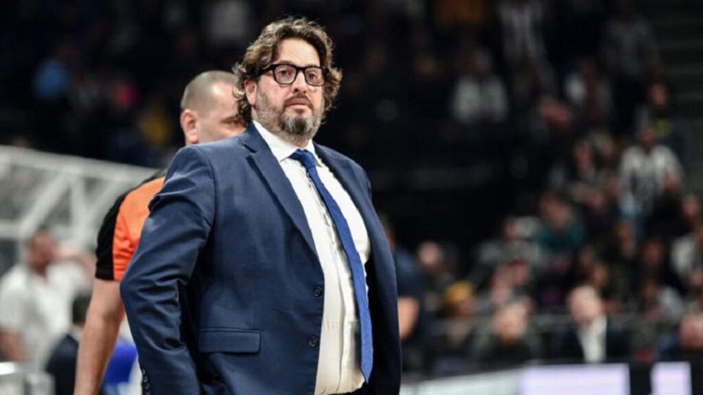 Baskonia se aburrió de esperar y cortó por lo sano: Galbiati afuera, Perasovic a la vuelta de la esquina