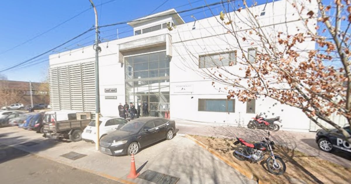 Imputan a un policía mendocino y lo detienen por abusar de una mujer que estaba presa en una comisaría de Godoy Cruz