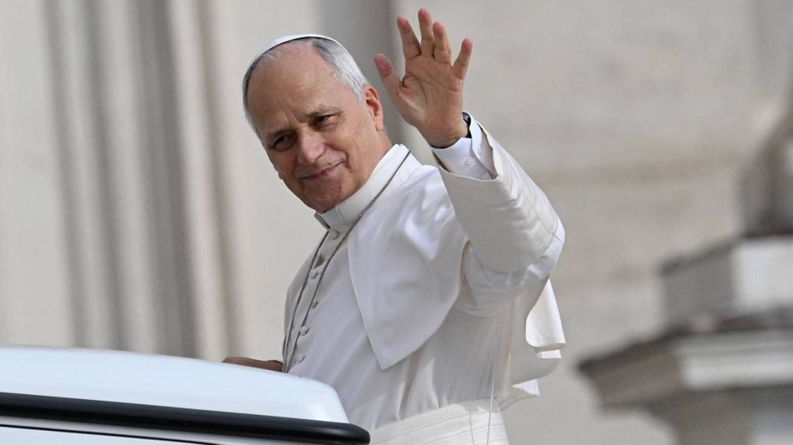 El Papa se recupera, pero el aire enlatado del avión lo tiene a maltraer: ¿se cae la gira sudamericana?
