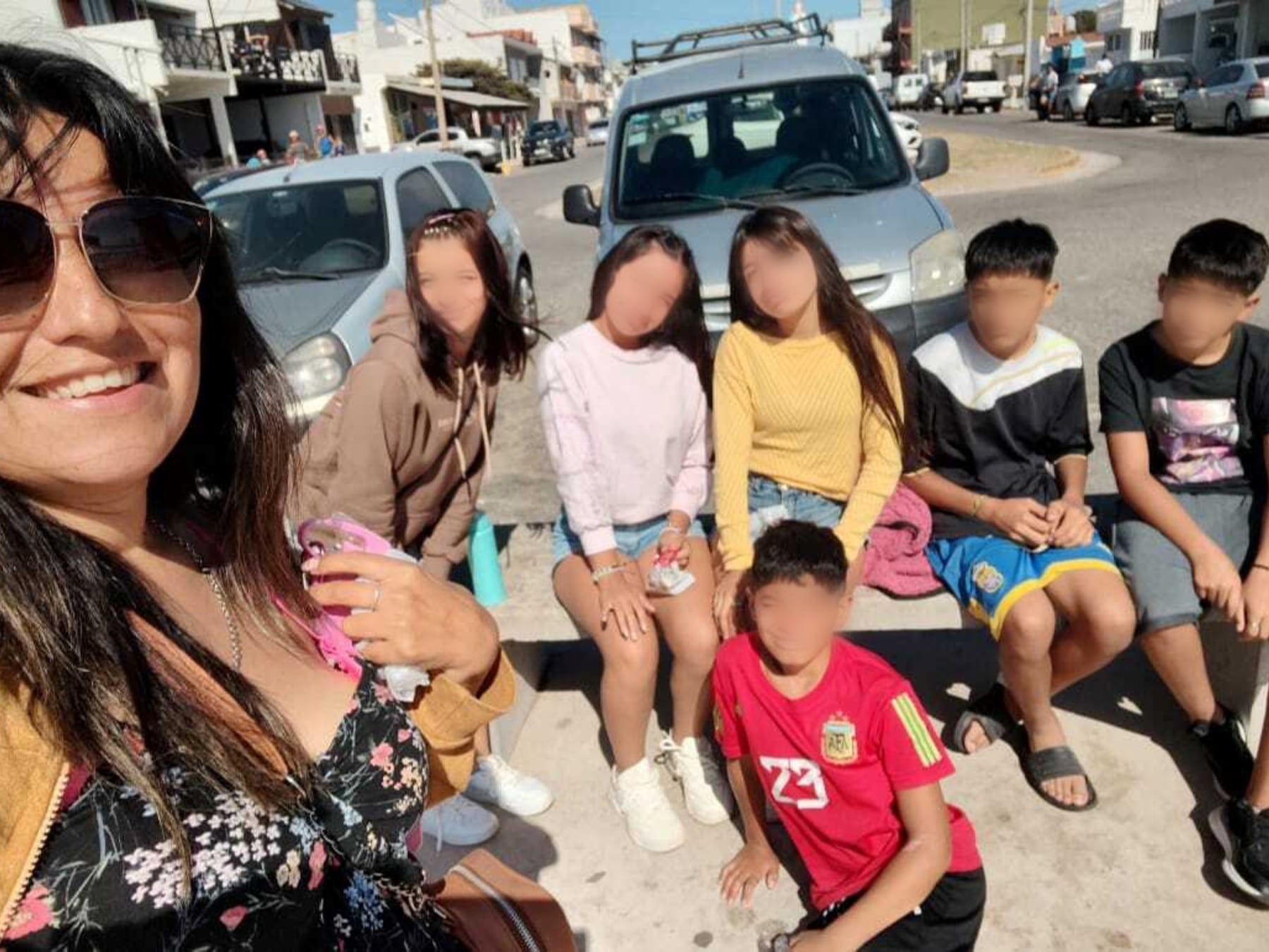 Una maestra, seis hermanos y un embarazo que completó la familia: María Laura pasó de dos a nueve en Comodoro Rivadavia